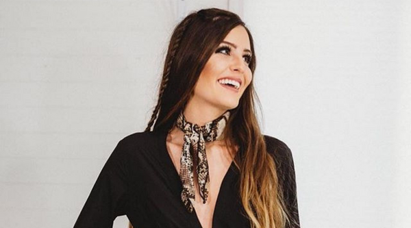 6 Simply and Chic Ways to Wear Bandana Scarves Everyday